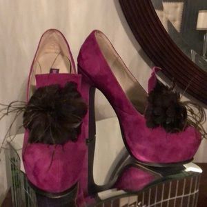 Fuchsia suede shoes with flower